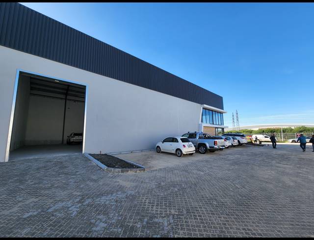 761M² WAREHOUSE TO LET IN STIKLAND INDUSTRIAL